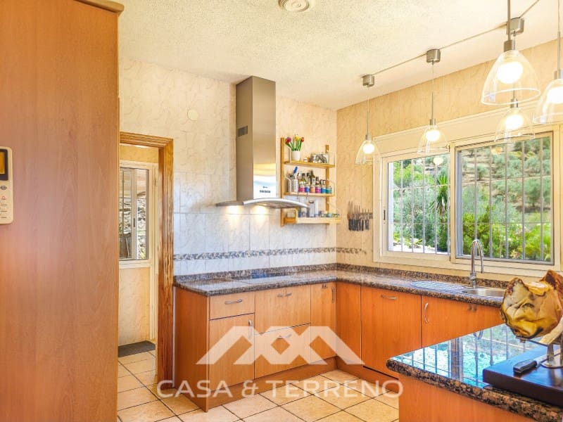 Chalet de 4 habitaciones en Arenas en venta con piscina garaje - 980.000 € (Ref: 10008876)
