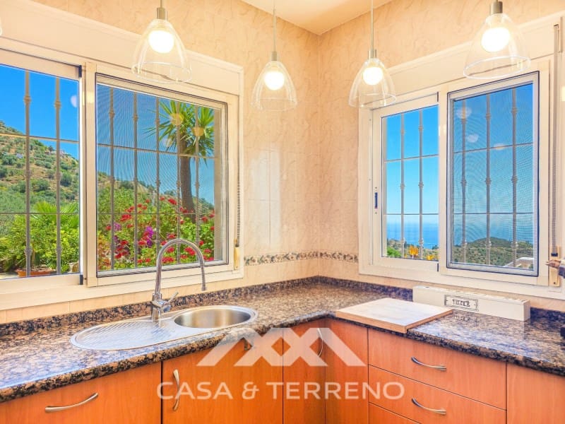 Chalet de 4 habitaciones en Arenas en venta con piscina garaje - 980.000 € (Ref: 10008876)