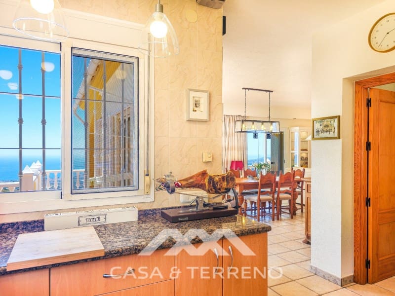 Chalet de 4 habitaciones en Arenas en venta con piscina garaje - 980.000 € (Ref: 10008876)