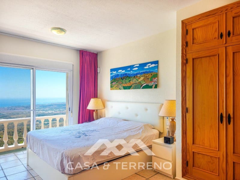 Chalet de 4 habitaciones en Arenas en venta con piscina garaje - 980.000 € (Ref: 10008876)