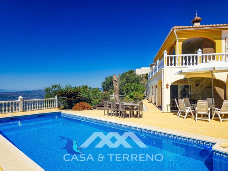 Chalet de 4 habitaciones en Arenas en venta con piscina garaje - 980.000 € (Ref: 10008876)