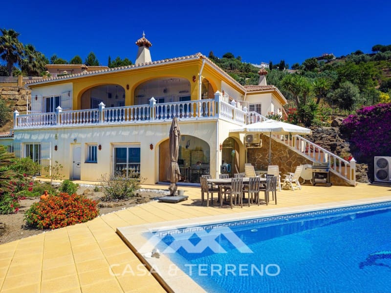 Chalet de 4 habitaciones en Arenas en venta con piscina garaje - 980.000 € (Ref: 10008876)