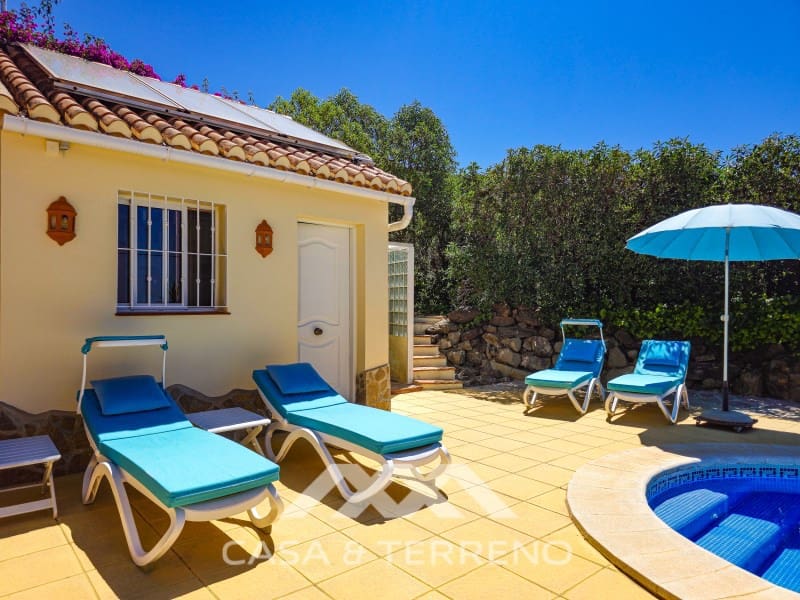 Chalet de 4 habitaciones en Arenas en venta con piscina garaje - 980.000 € (Ref: 10008876)