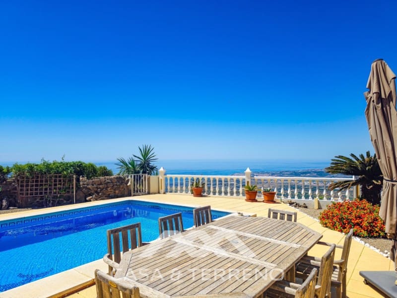 Chalet de 4 habitaciones en Arenas en venta con piscina garaje - 980.000 € (Ref: 10008876)