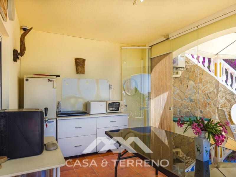 Chalet de 4 habitaciones en Arenas en venta con piscina garaje - 980.000 € (Ref: 10008876)
