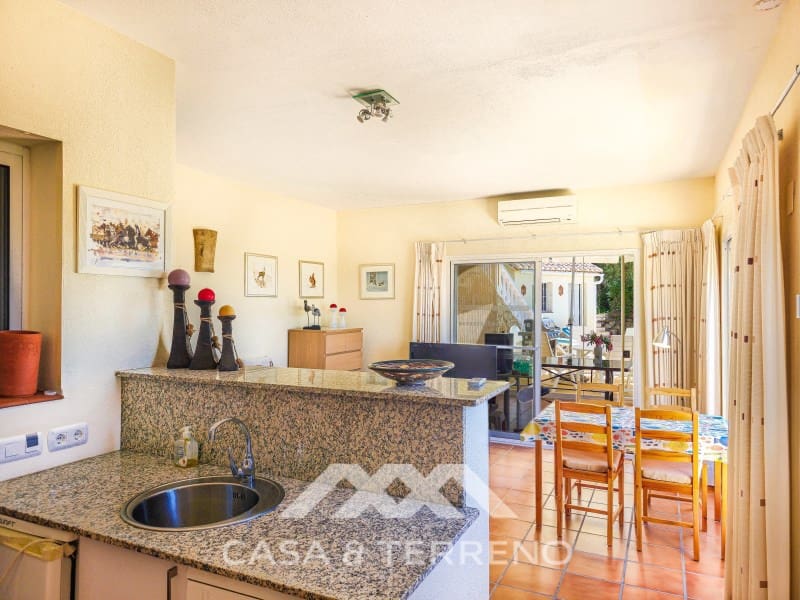 Chalet de 4 habitaciones en Arenas en venta con piscina garaje - 980.000 € (Ref: 10008876)