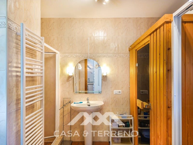 Chalet de 4 habitaciones en Arenas en venta con piscina garaje - 980.000 € (Ref: 10008876)
