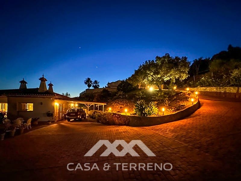 Chalet de 4 habitaciones en Arenas en venta con piscina garaje - 980.000 € (Ref: 10008876)