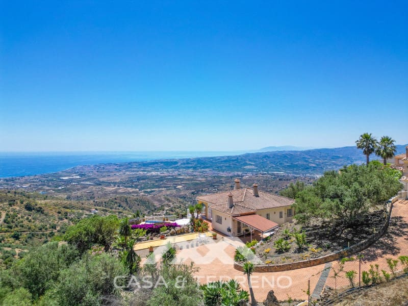 Chalet de 4 habitaciones en Arenas en venta con piscina garaje - 980.000 € (Ref: 10008876)