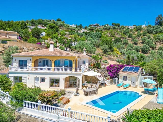 Chalet de 4 habitaciones en Arenas en venta con piscina garaje - 980.000 € (Ref: 10008876)