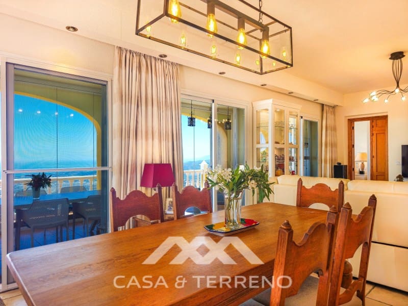 Chalet de 4 habitaciones en Arenas en venta con piscina garaje - 980.000 € (Ref: 10008876)