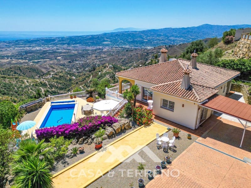 Chalet de 4 habitaciones en Arenas en venta con piscina garaje - 980.000 € (Ref: 10008876)