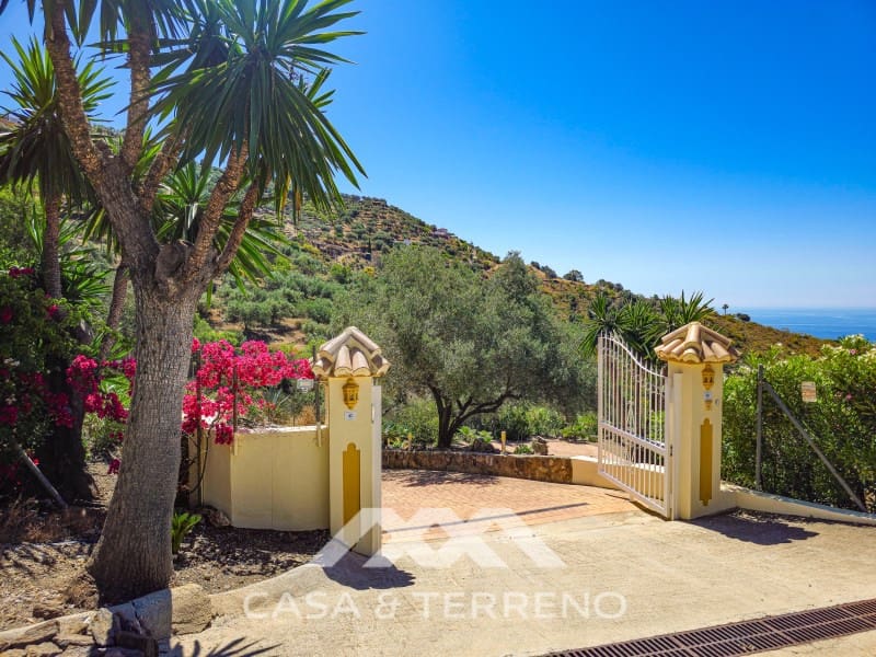 Chalet de 4 habitaciones en Arenas en venta con piscina garaje - 980.000 € (Ref: 10008876)