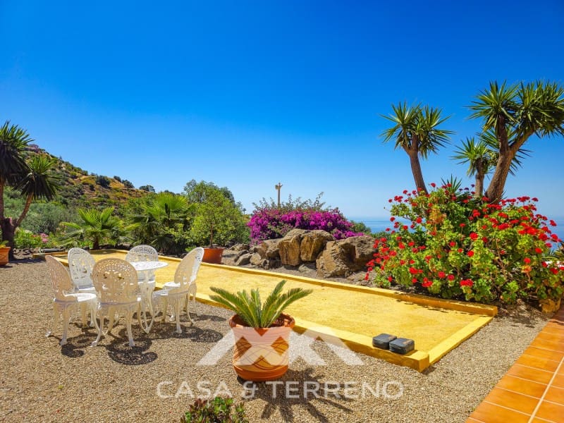 Chalet de 4 habitaciones en Arenas en venta con piscina garaje - 980.000 € (Ref: 10008876)