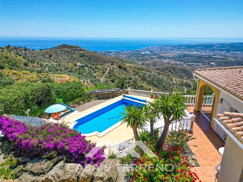Chalet de 4 habitaciones en Arenas en venta con piscina garaje - 980.000 € (Ref: 10008876)