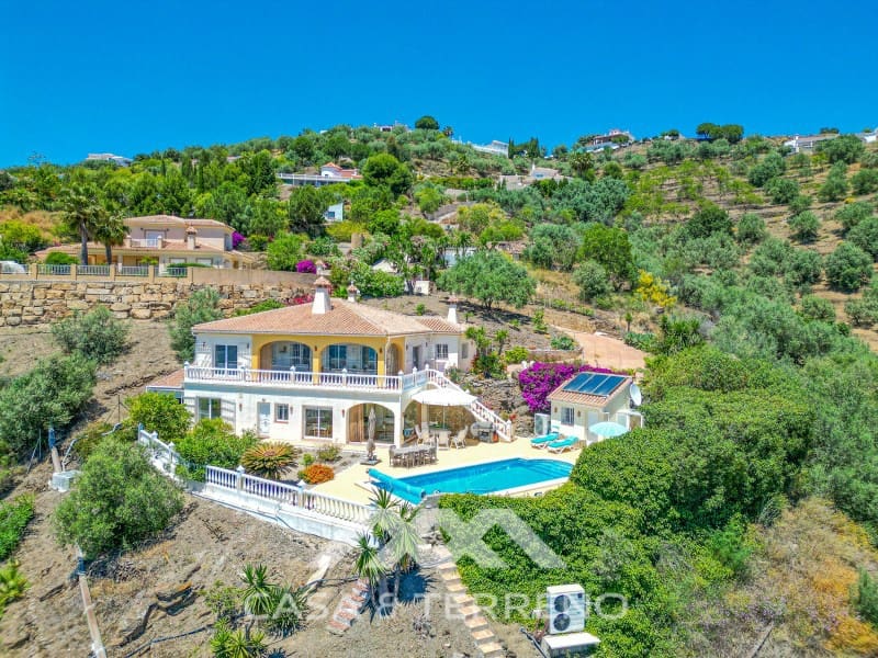 Chalet de 4 habitaciones en Arenas en venta con piscina garaje - 980.000 € (Ref: 10008876)