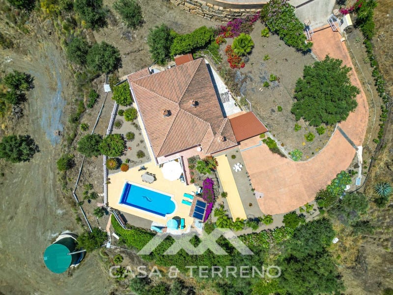 Chalet de 4 habitaciones en Arenas en venta con piscina garaje - 980.000 € (Ref: 10008876)