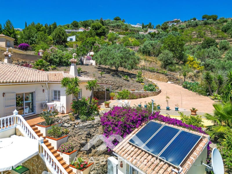 Chalet de 4 habitaciones en Arenas en venta con piscina garaje - 980.000 € (Ref: 10008876)