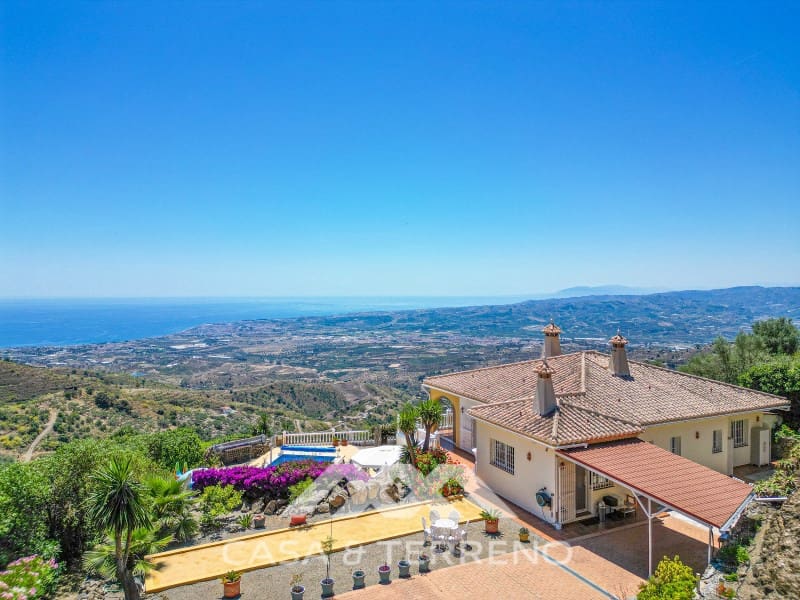 Chalet de 4 habitaciones en Arenas en venta con piscina garaje - 980.000 € (Ref: 10008876)