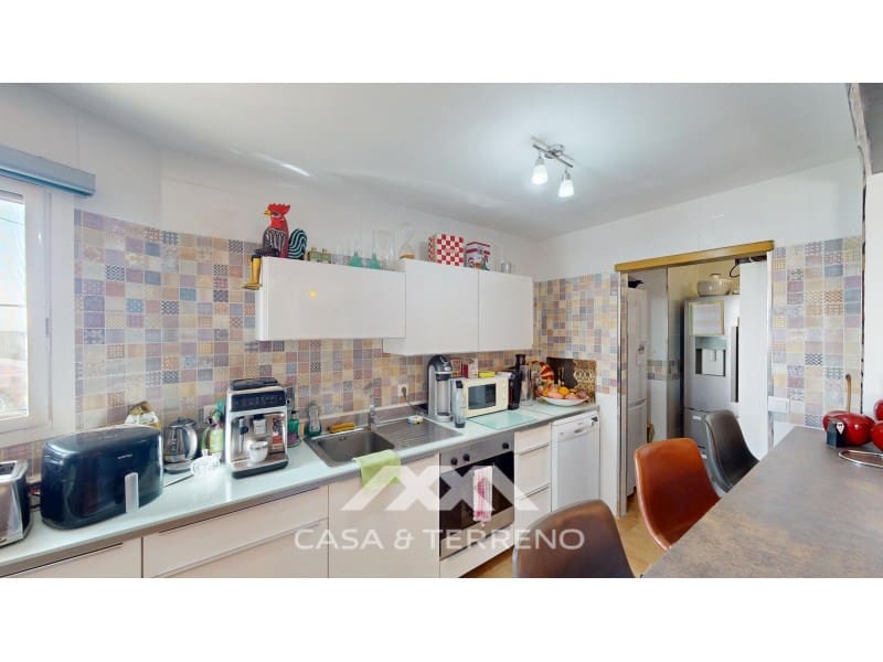 4 makuuhuone Huvila myytävänä paikassa Arenas mukana uima-altaan - 550 000 € (Ref: 10023837)