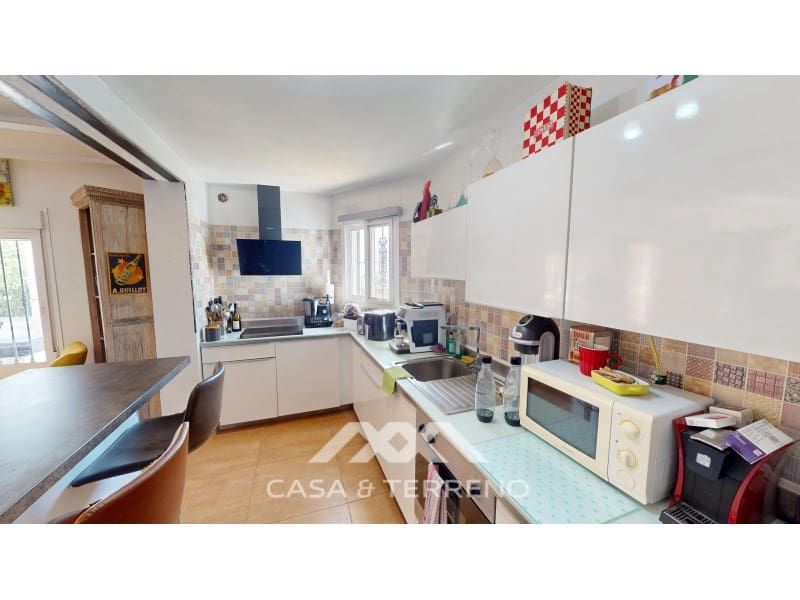 4 makuuhuone Huvila myytävänä paikassa Arenas mukana uima-altaan - 550 000 € (Ref: 10023837)