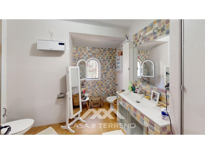 4 makuuhuone Huvila myytävänä paikassa Arenas mukana uima-altaan - 550 000 € (Ref: 10023837)