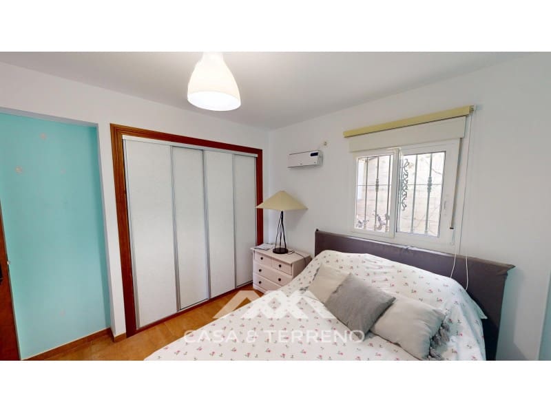 4 makuuhuone Huvila myytävänä paikassa Arenas mukana uima-altaan - 550 000 € (Ref: 10023837)