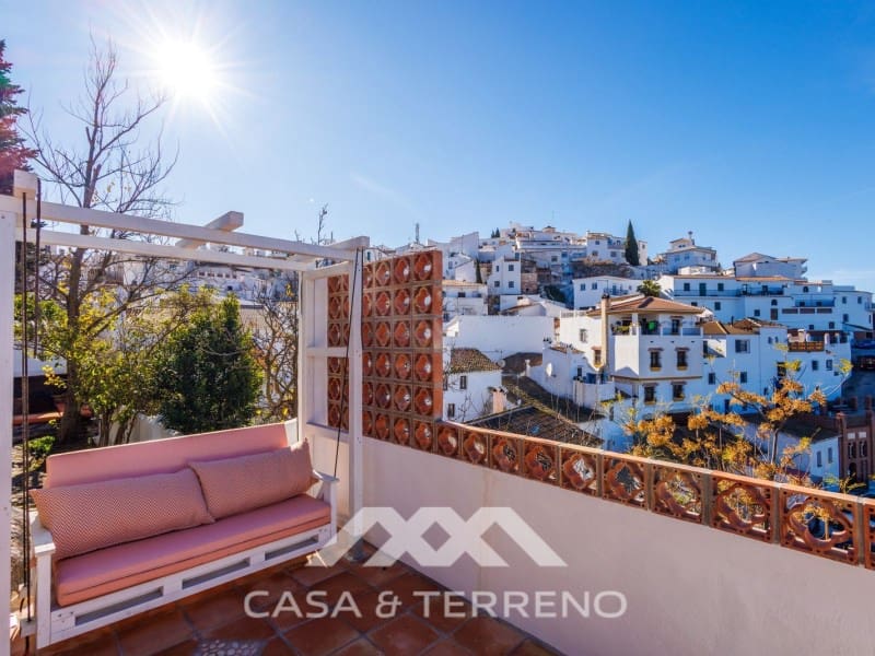 3 bedroom Townhouse for sale in Comares with pool - € 499,000 (Ref: 10027884)