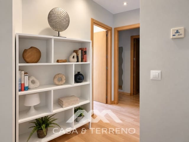 Appartement de 2 chambres à louer à Torre del Mar, Vélez-Málaga avec piscine garage - 1 400 € (Ref: 10094431)