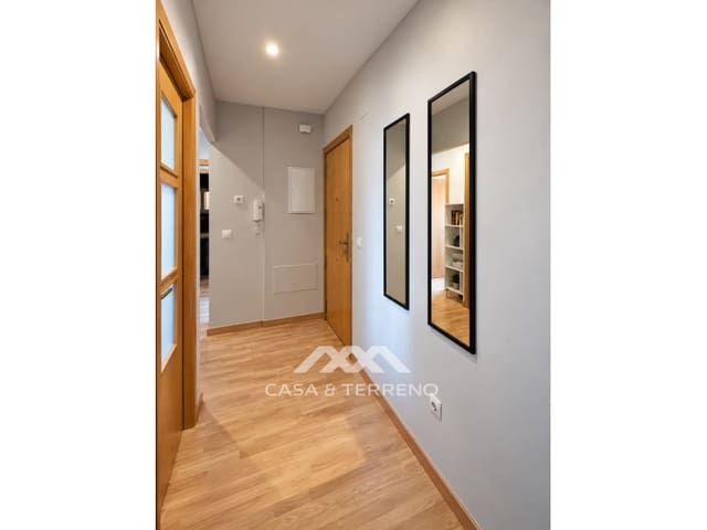 Appartement de 2 chambres à louer à Torre del Mar, Vélez-Málaga avec piscine garage - 1 400 € (Ref: 10094431)