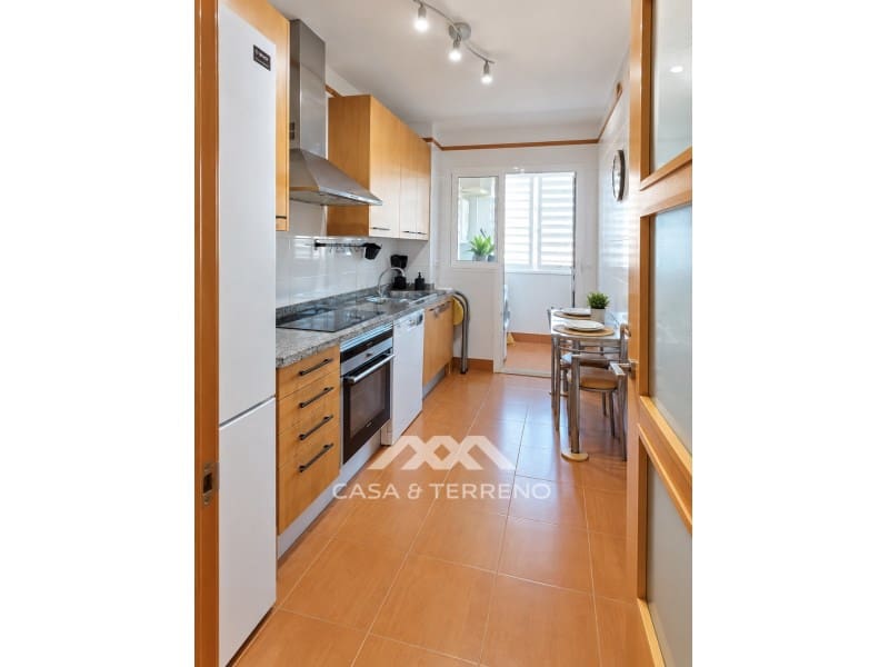 Appartement de 2 chambres à louer à Torre del Mar avec piscine garage - 1 400 € (Ref: 10094431)