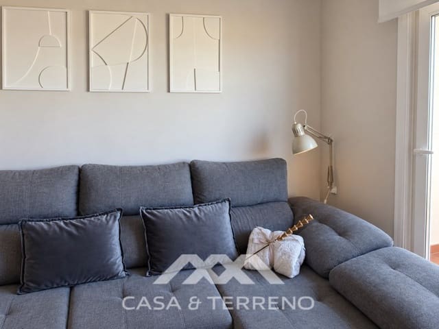 Appartement de 2 chambres à louer à Torre del Mar, Vélez-Málaga avec piscine garage - 1 400 € (Ref: 10094431)