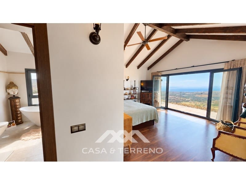 4 soverom Villa til salgs i Arenas med svømmebasseng garasje - € 1 395 000 (Ref: 10098209)