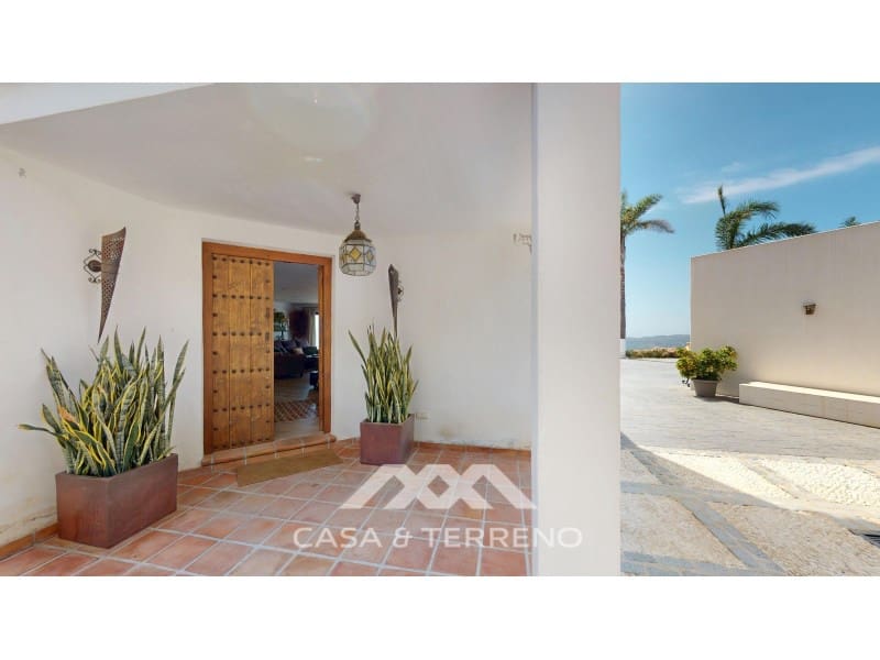 4 soverom Villa til salgs i Arenas med svømmebasseng garasje - € 1 395 000 (Ref: 10098209)