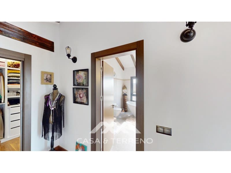 4 soverom Villa til salgs i Arenas med svømmebasseng garasje - € 1 395 000 (Ref: 10098209)
