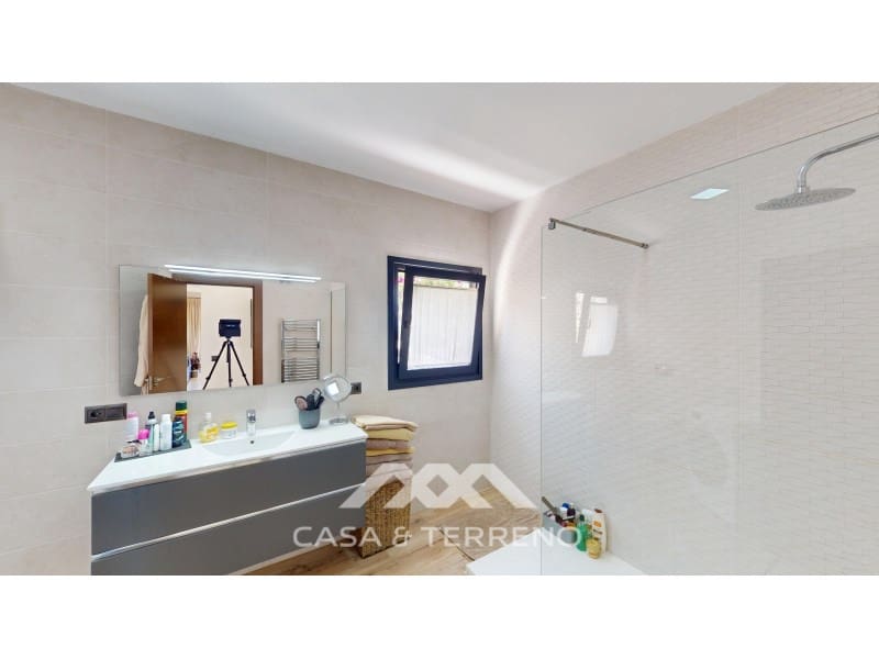4 soverom Villa til salgs i Arenas med svømmebasseng garasje - € 1 395 000 (Ref: 10098209)