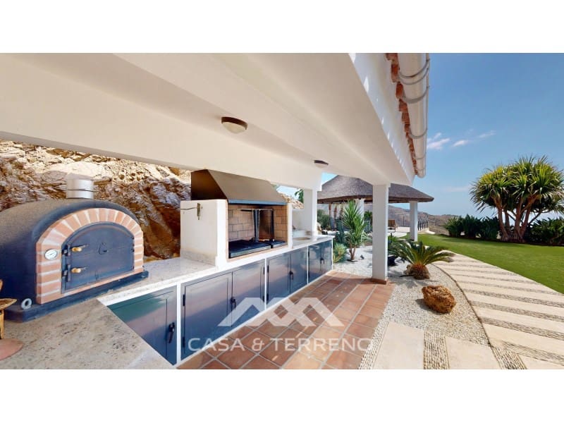 4 soverom Villa til salgs i Arenas med svømmebasseng garasje - € 1 395 000 (Ref: 10098209)