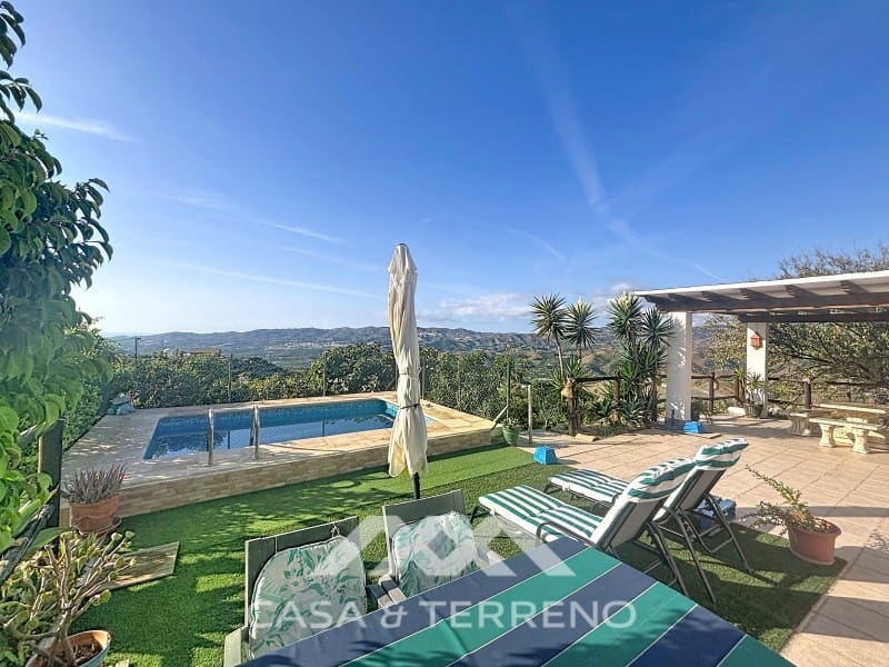 3 soveværelse Villa til salg i Velez-Malaga med swimmingpool - € 320.000 (Ref: 10115656)