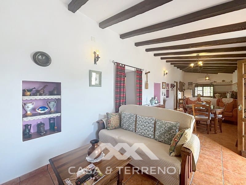 3 soveværelse Villa til salg i Velez-Malaga med swimmingpool - € 320.000 (Ref: 10115656)