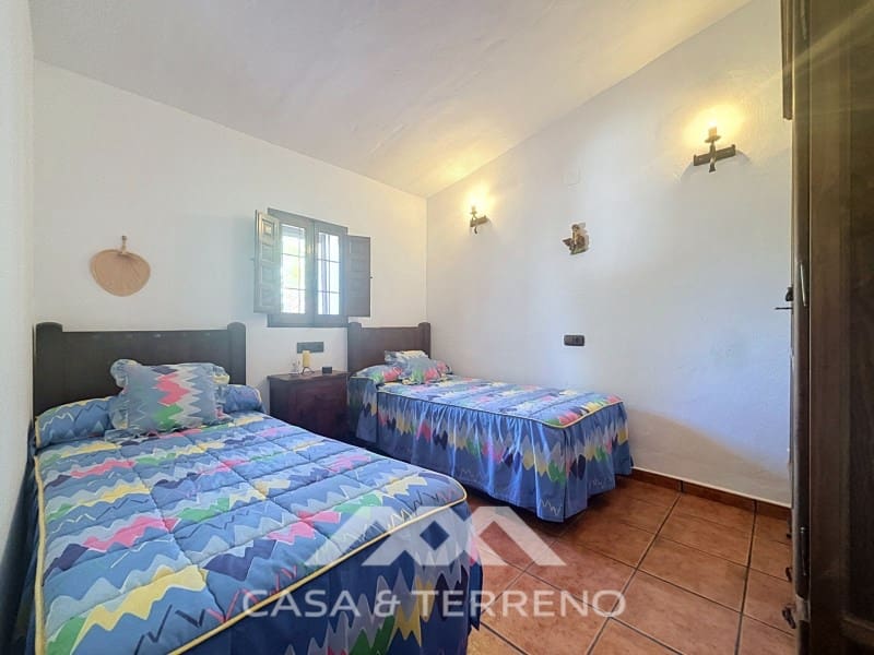 3 soveværelse Villa til salg i Velez-Malaga med swimmingpool - € 320.000 (Ref: 10115656)