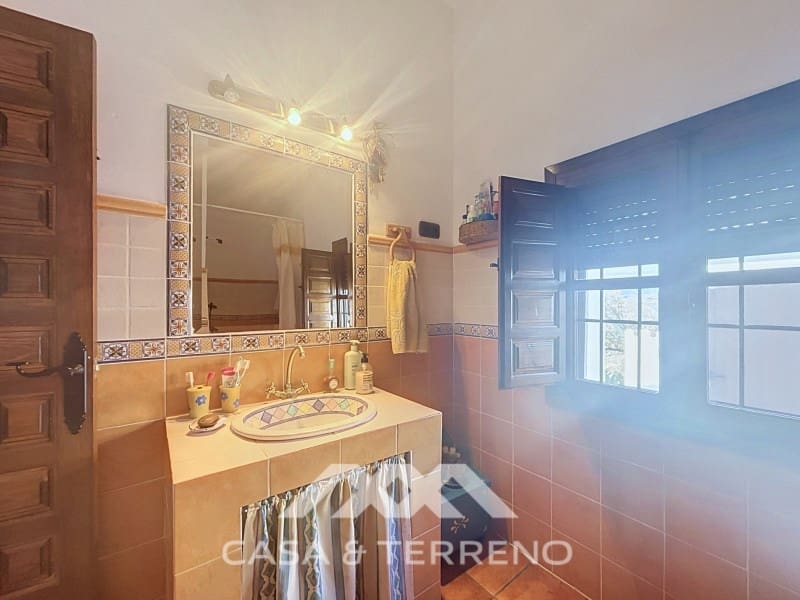 3 soveværelse Villa til salg i Velez-Malaga med swimmingpool - € 320.000 (Ref: 10115656)