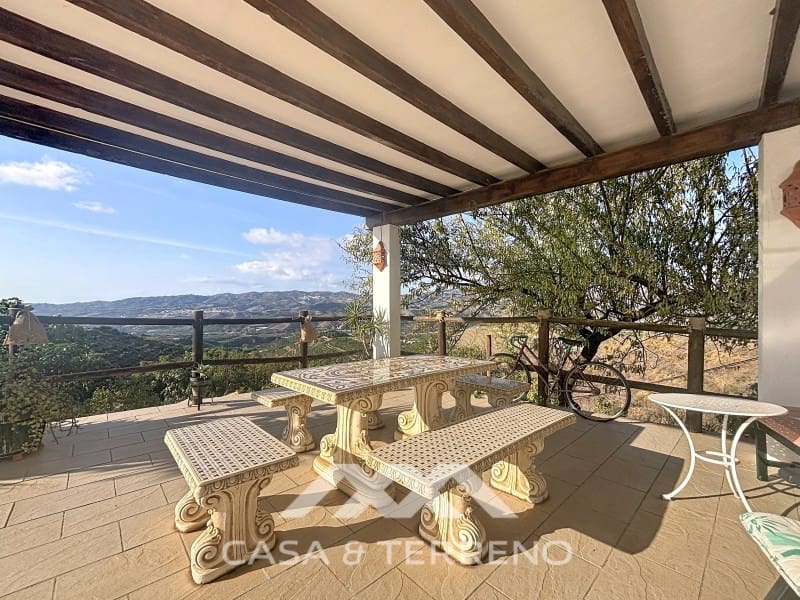 3 soveværelse Villa til salg i Velez-Malaga med swimmingpool - € 320.000 (Ref: 10115656)
