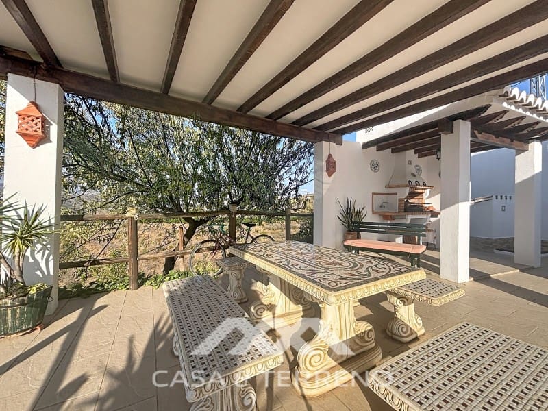 3 soveværelse Villa til salg i Velez-Malaga med swimmingpool - € 320.000 (Ref: 10115656)
