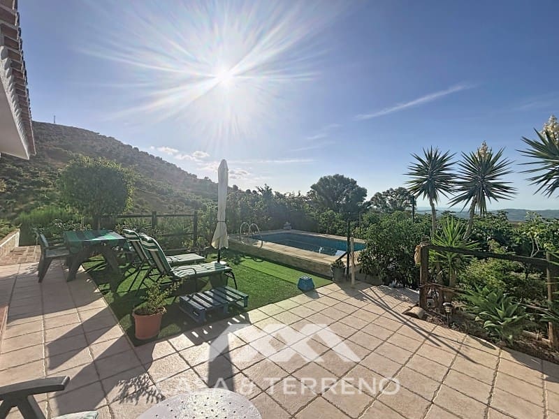 3 soveværelse Villa til salg i Velez-Malaga med swimmingpool - € 320.000 (Ref: 10115656)