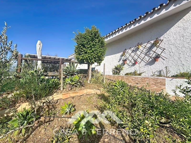 3 soveværelse Villa til salg i Velez-Malaga med swimmingpool - € 320.000 (Ref: 10115656)