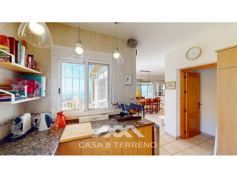 4 soverom Villa til salgs i Arenas med svømmebasseng - € 895 000 (Ref: 10115657)