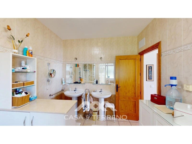 4 soverom Villa til salgs i Arenas med svømmebasseng - € 895 000 (Ref: 10115657)