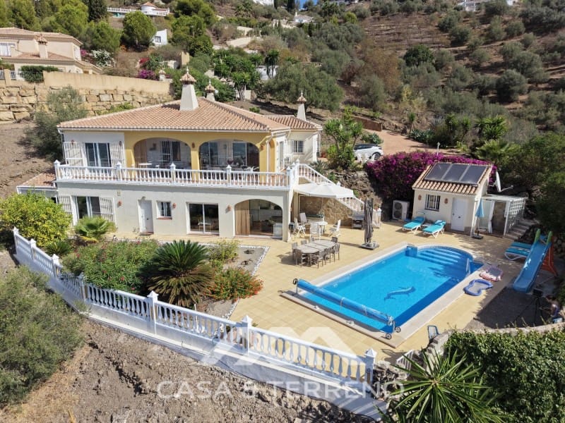 4 soverom Villa til salgs i Arenas med svømmebasseng - € 895 000 (Ref: 10115657)