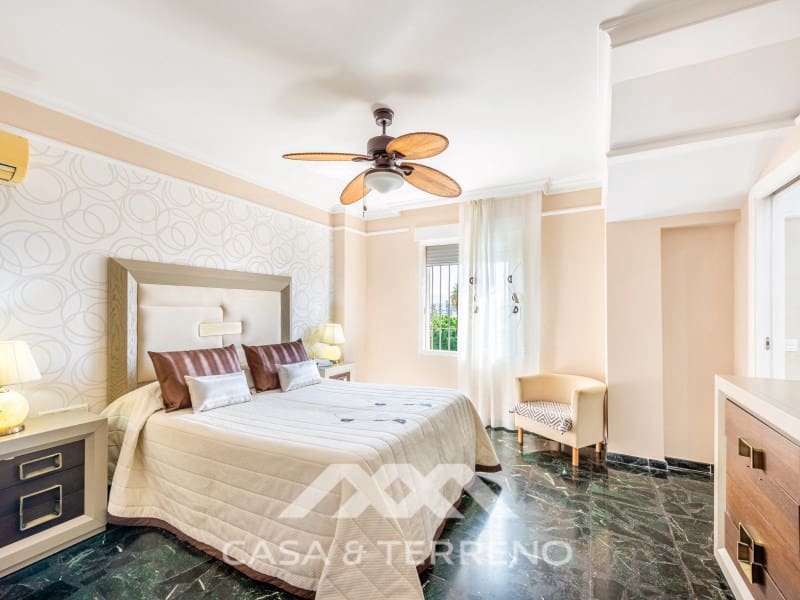 5 slaapkamer Villa te koop in Caleta de Velez met zwembad garage - € 639.900 (Ref: 10115660)