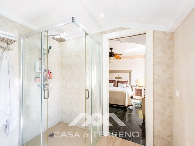 5 slaapkamer Villa te koop in Caleta de Velez met zwembad garage - € 639.900 (Ref: 10115660)